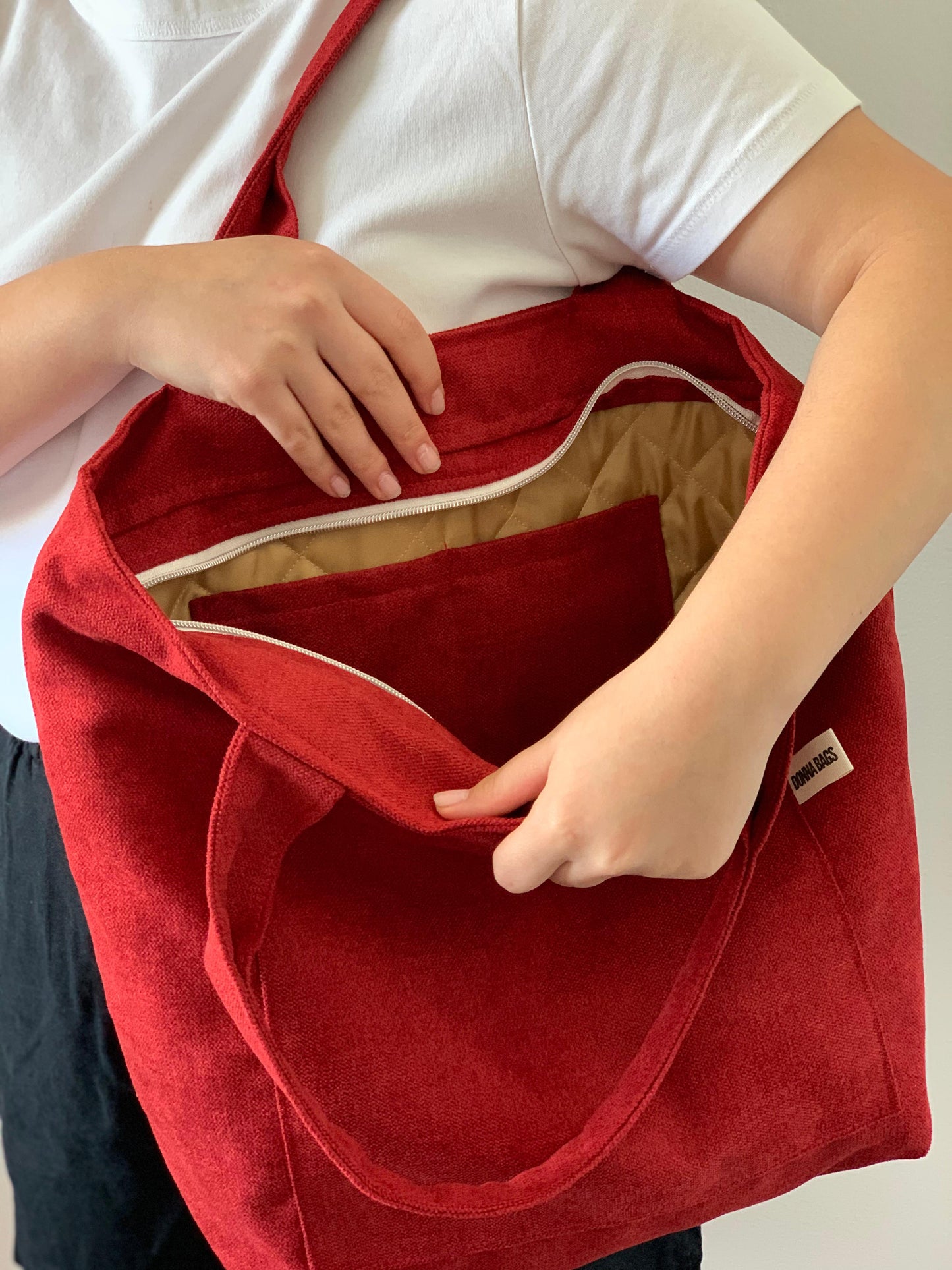 MILA BAGS RUSTIC VELVET RED